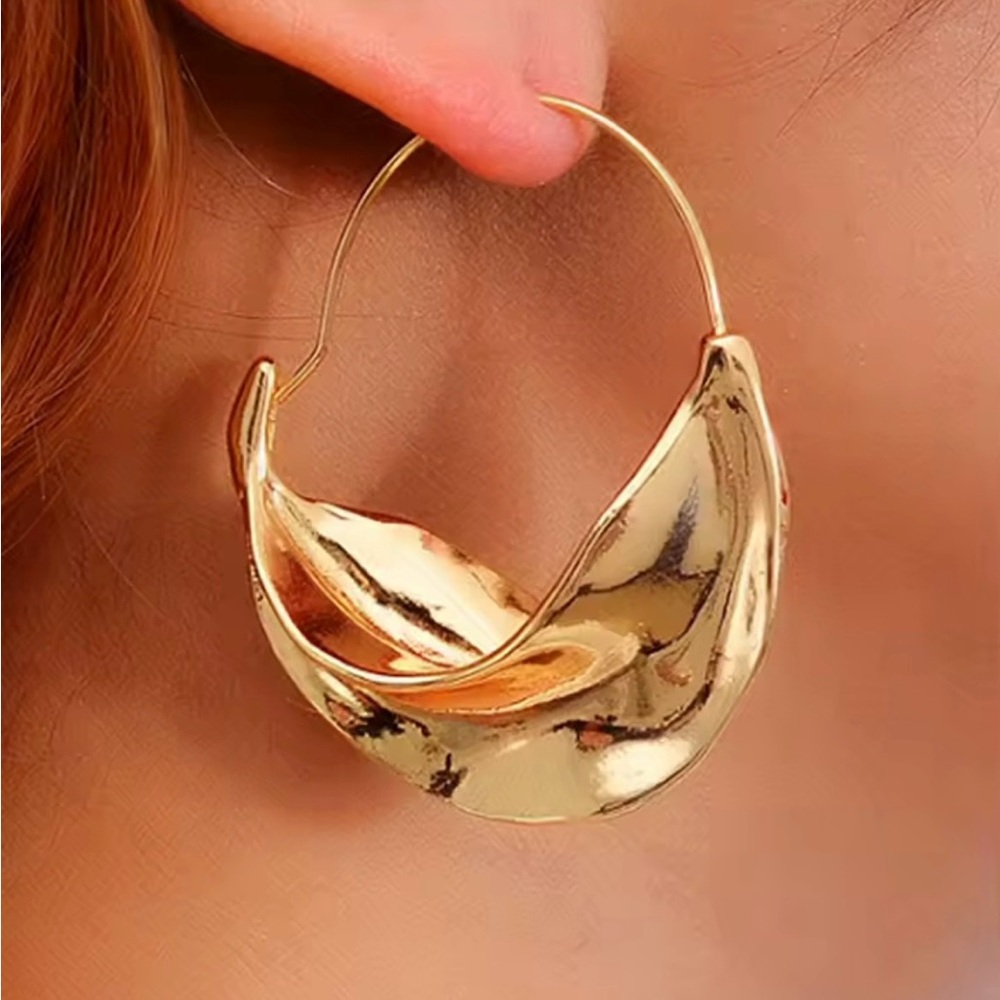Fashion Jewelry Gold Folded Leaf Hoop Earrings - Women Jewelry